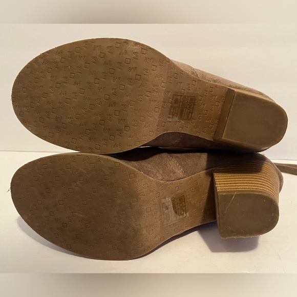 DV8 by Dolce Vita Jonah Stretch Bootie - Picture 12 of 15